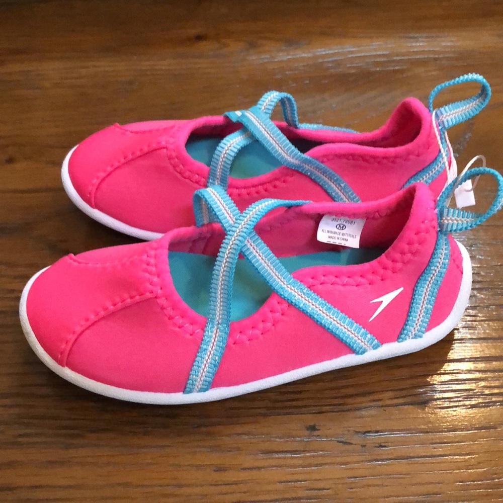 -NWOT-  toddler girls Speedo water shoes.  Size M 7-8.  Pink. Mary Jane style.